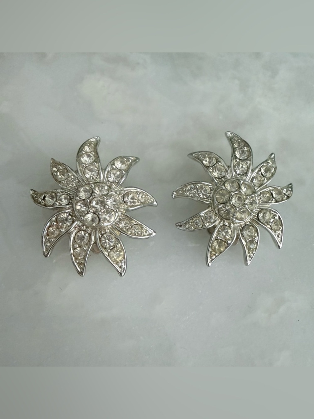 VTG Sarah Coventry Silvery Sunburst Clip Earrings Clear Rhinestone MCM Celestial